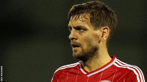 Jonathan Woodgate: Middlesbrough defender among players released - BBC Sport