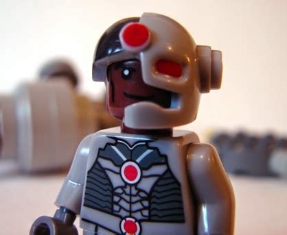 Toyriffic: Cyborg Minifigure by Sheng Yuan