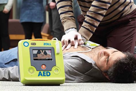 Levitt-Safety | Common mistakes when using an AED (and how to avoid them)