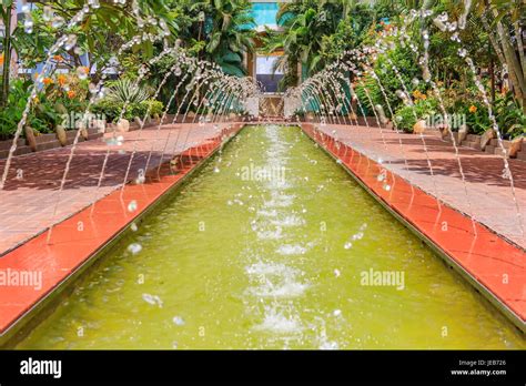 splashing fountain in city park Stock Photo - Alamy