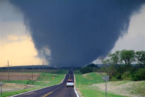 La Plata, MD F4 Tornado – April 28, 2002 – Tornado Talk