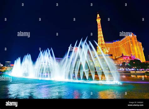 View of the beautiful fountain show at night in Las Vegas Stock Photo - Alamy