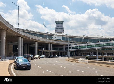 Terminal 1 arrivals pick-up area at Toronto Pearson Int’l Airport Stock ...