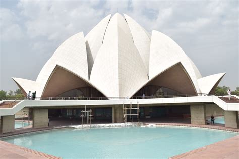 Lotus Temple of Delhi- Exploring The Bahai Temple in New Delhi | ItsAllBee