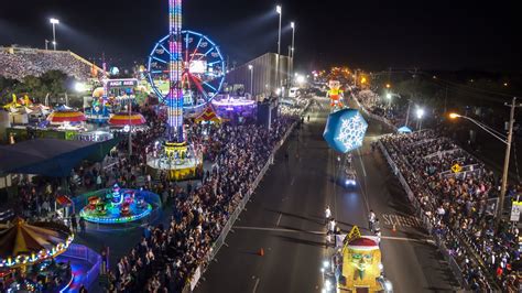 Saddle Up for Christmas Parades in Texas