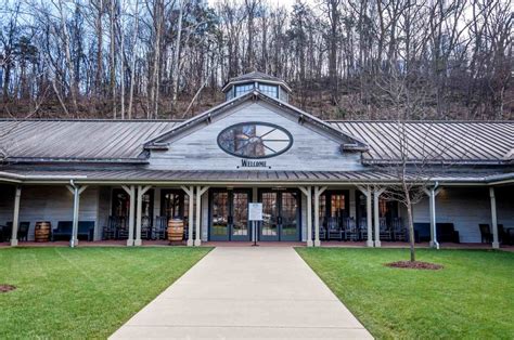 Jack Daniels Distillery Tour & Whiskey Tasting - Travel Addicts