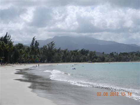 Puerto Rico: Luquillo Beach, El Yunque Rain forest in the background ...