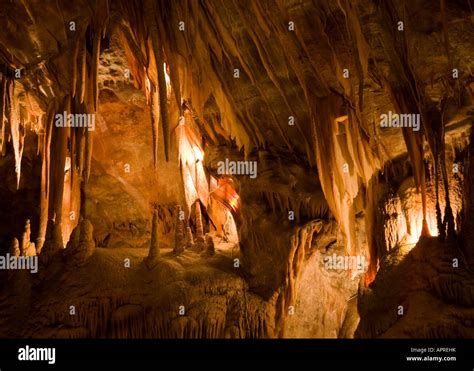 Stalactites and stalagmites in the Jenolan Caves, Blue Mountains, Australia Stock Photo - Alamy