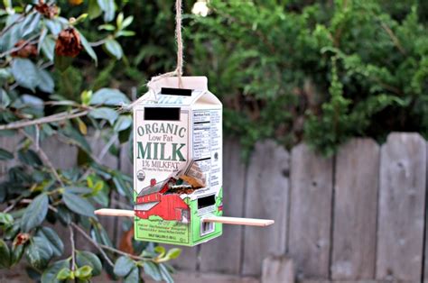 17 Ways to Make a Milk Carton Bird Feeder - Guide Patterns