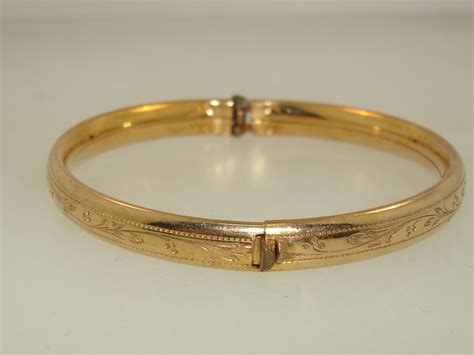 VINTAGE 1950-60'S GOLD PLATED ETCHED BABY BANGLE BRACELET! - Federal Coin Exchange