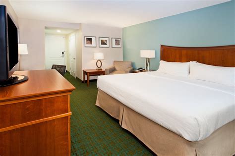 HOLIDAY INN BRUNSWICK I-95 (EXIT 38), AN IHG HOTEL $128 ($̶1̶7̶4̶ ...