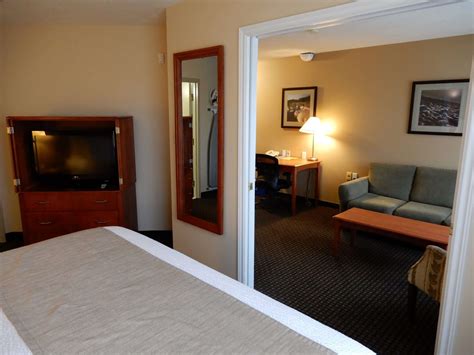 Days Inn & Suites Moncton by Wyndham {Review} - Gr8 Travel Tips