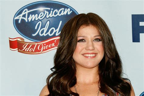 Kelly Clarkson Reportedly Close To Joining New 'American Idol' Judges Panel