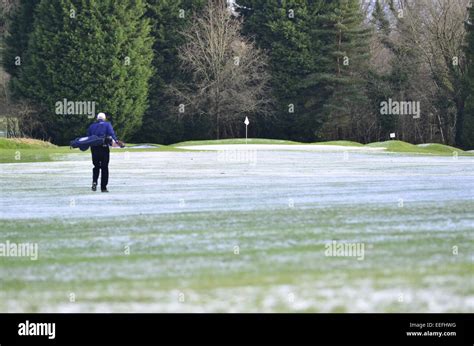 Bristol, UK. 17th Jan, 2015. UK weather. members of Long Ashton Golf Club seen teeing off at ...