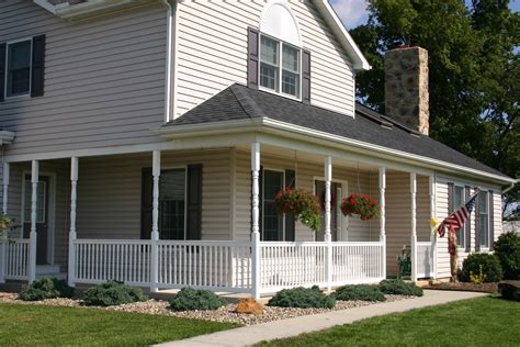 3 Reasons to Choose Vinyl Porch Posts for Your Home