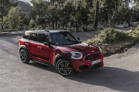 2017 Mini Countryman JCW revealed