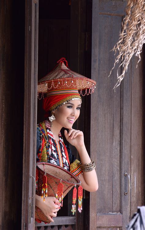 Malaysian Traditional Dress Sarawak Traditional Dresses Costumes Around The World Sarawak ...