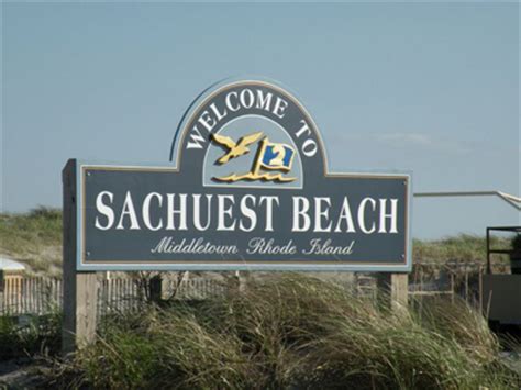 Newport RI Beaches - Sun, sand, live music and lobster rolls!