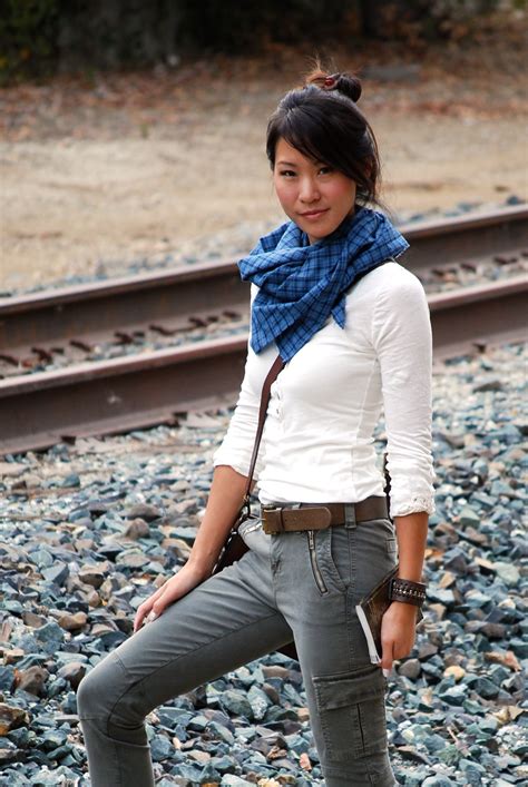 Female Nathan Drake Uncharted Cosplay Outfit – the stylish geek