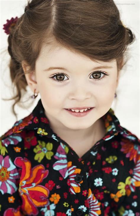 I want a little girl like her..adorable brown eyes | Cute little girls, Beautiful children ...