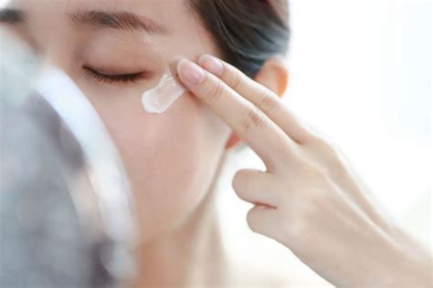 How to Treat Dry Eyelids, According to Experts