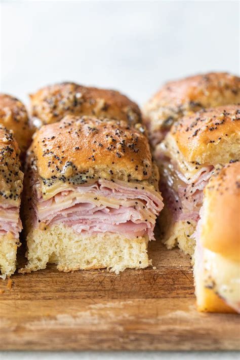 Ham and Cheese Sliders on Hawaiian Rolls! | สูตรอาหาร | สูตรอาหาร