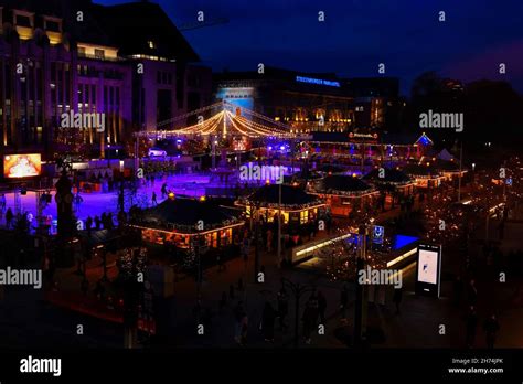 Aerial view of the Düsseldorf Christmas market 2021 in downtown Düsseldorf/Germany with ice ...