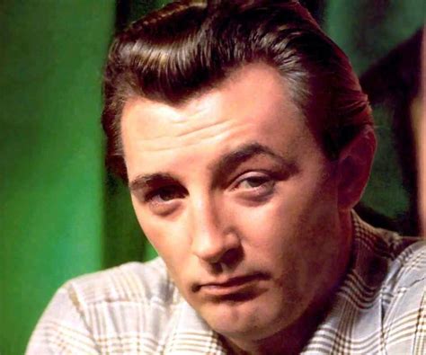 Robert Mitchum Biography - Facts, Childhood, Family Life & Achievements