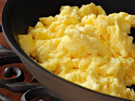 Scrambled Eggs With Cheddar Cheese - Eat This Much