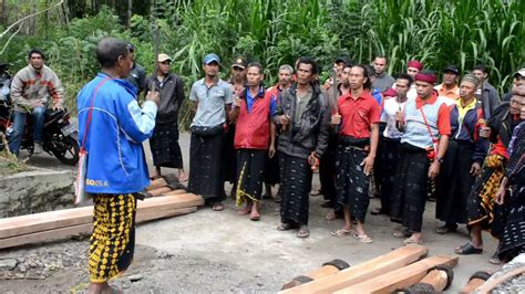 "Ritual" Khusus Sebelum Membangun Rumah Adat "Sa'o" Suku Bhajawa ...