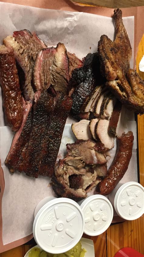 This morning’s spread from Snow’s in Lexington, TX. : r/BBQ