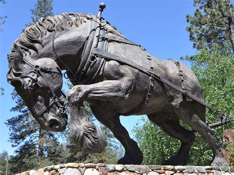 Horses & Equines Statues | RoadsideArchitecture.com