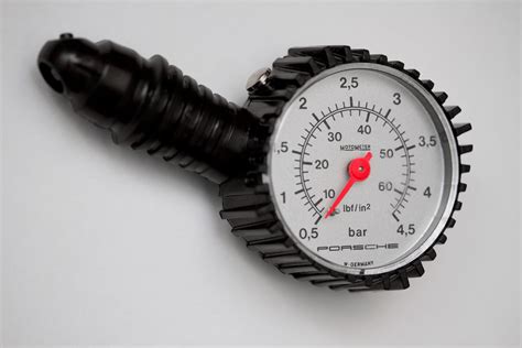 Best Tire Pressure Gauge for Phenomenal Tire Health | Towing Less