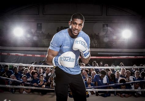 Photos: Anthony Joshua Sets a New Guinness World Record - Boxing News