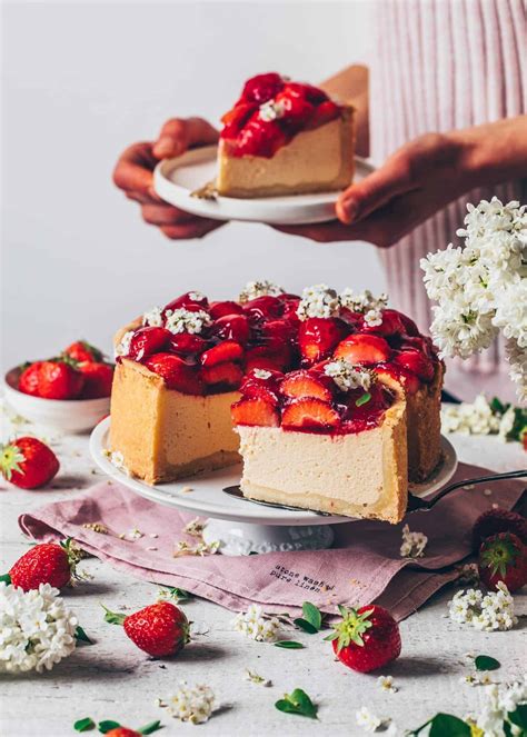 The Best Vegan Cheesecake with Strawberries - Bianca Zapatka | Recipes