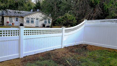 Vinyl Privacy Fence with Square Lattice Topper Vinyl Privacy Fence, Pvc ...