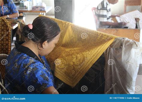 Woman Batik worker editorial image. Image of asian, woman - 118777090