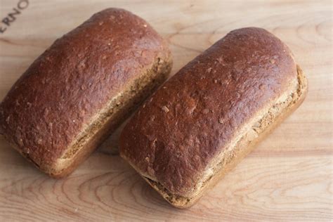 Oatmeal Molasses Brown Bread Recipe - Tea and Mangoes