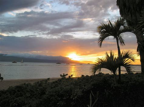 Sunset from Lahaina Shores Beach Resort, Maui | Shores beach, Beach resorts, Resort