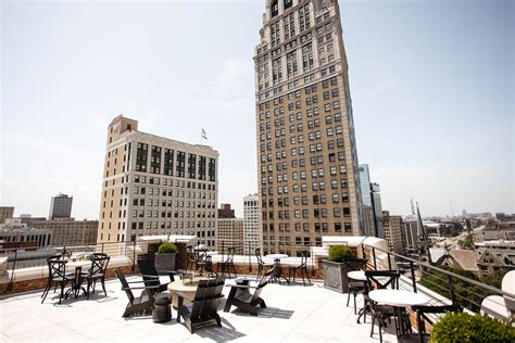 7 Iconic Rooftop Bars & Restaurants In Detroit That Illuminate The City ...