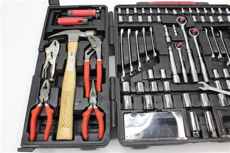 Husky Hand Tool Set. 25+ Pieces | Property Room