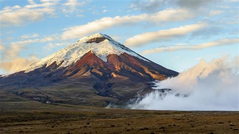 Cotopaxi Volcano at sunrise, Cotopaxi National Park, Cotopaxi Province ...