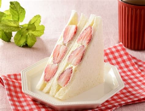 Green tea strawberry dessert sandwiches: Today’s reason Japanese ...