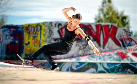 Girl Skateboard Wallpaper - WallpaperSafari