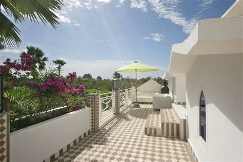 http://www.gambia.co.uk/Hotel/6010/51261/Coco-Ocean-Resort-Spa.aspx ...