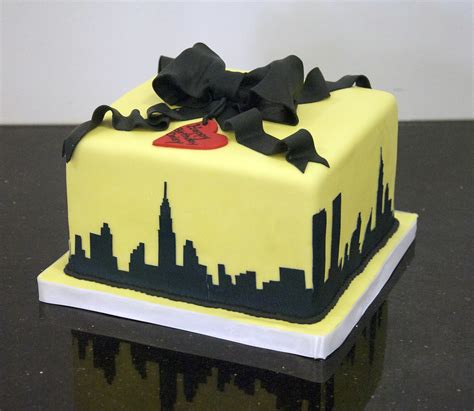 New York skyline cake | A 6" square yellow birthday cake wit… | Flickr