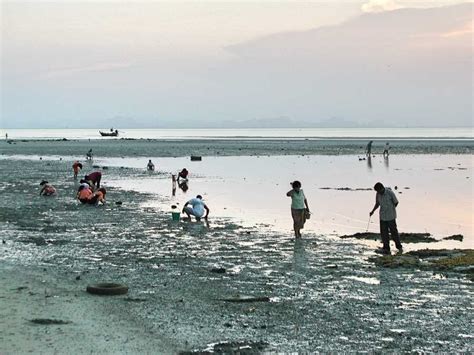 Daily Photo: Sunset Beach Scenes. Koh Samui, Thailand