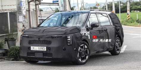 KIA Carnival Pre Production Model Spied, Hybrid Confirmed | Kia ...