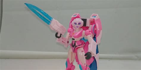 New Video Review of Transformers Cyberverse Deluxe Arcee