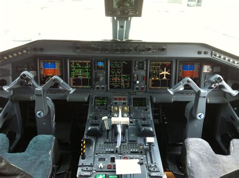 #cockpit Embraer 195 @Air Europa Flight Deck, Cock, Airplane, Planes ...